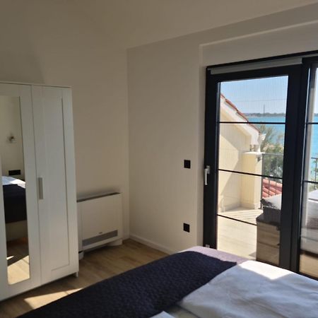 Appartments Akrapovic Vrsi Cameră foto